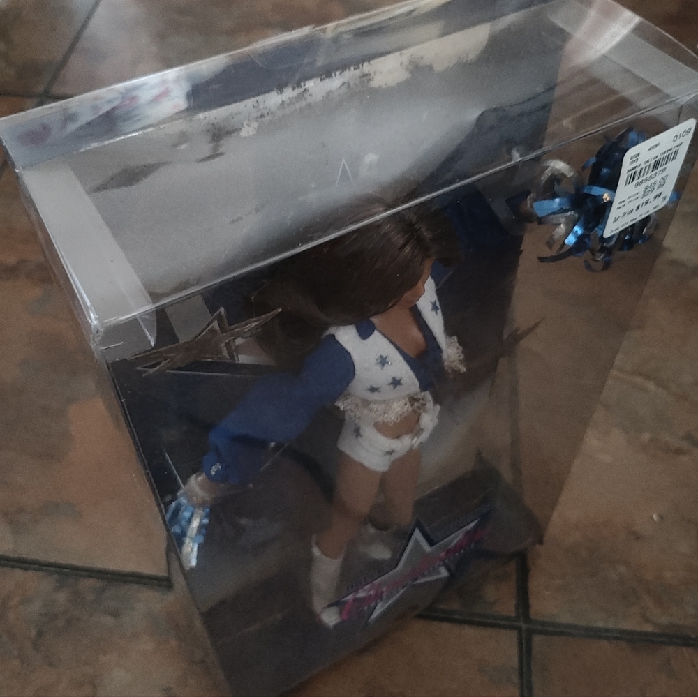 Mattel Collectors Edition Latina Dallas Cowboys Cheerleader Barbie Doll - Picture 13 of 15